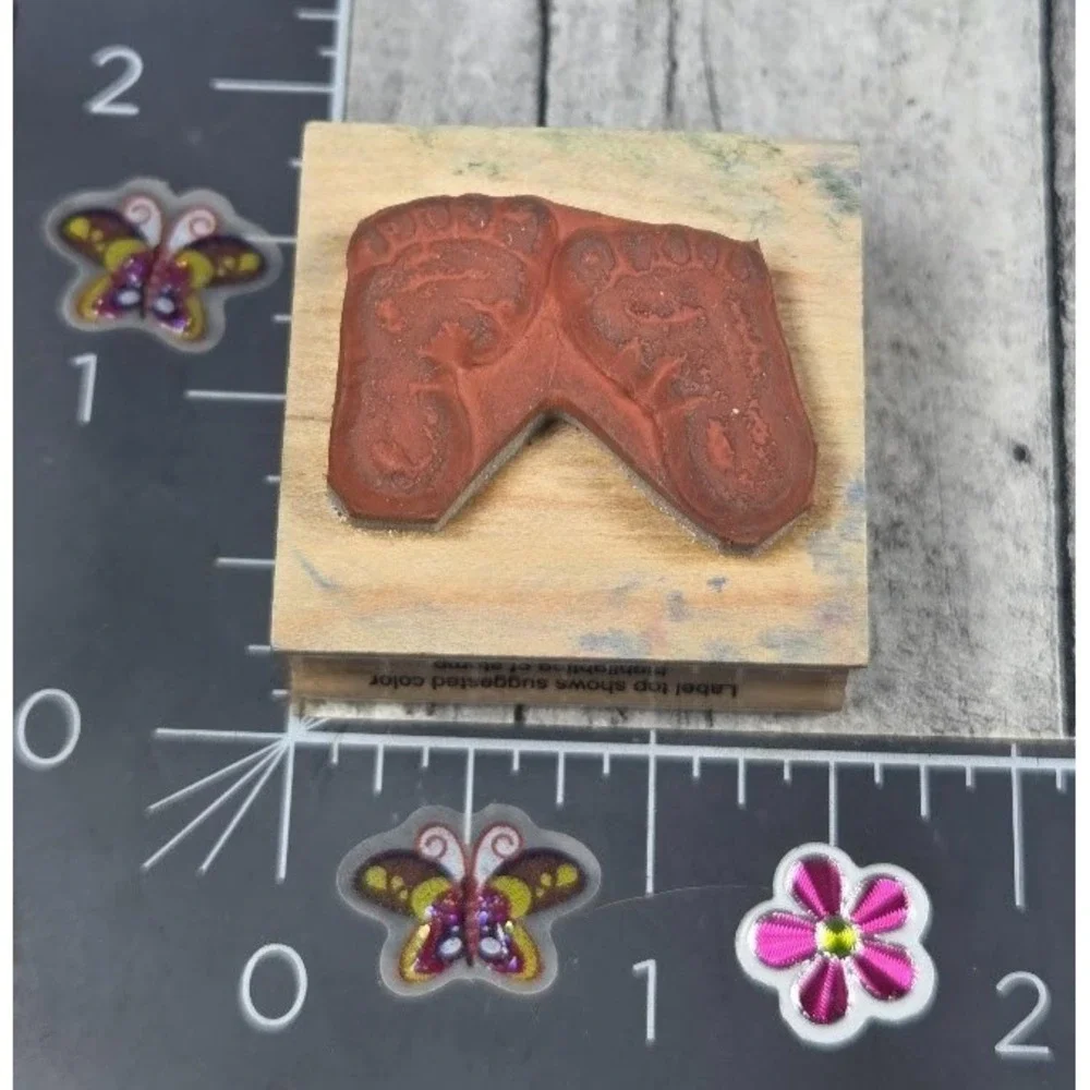 Hero Arts Baby Feet Prints B1022 1.5X1.5 Rubber Stamp Wood #Q63